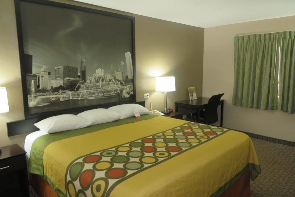 Super 8 By Wyndham Mundelein/Libertyville Area Εξωτερικό φωτογραφία